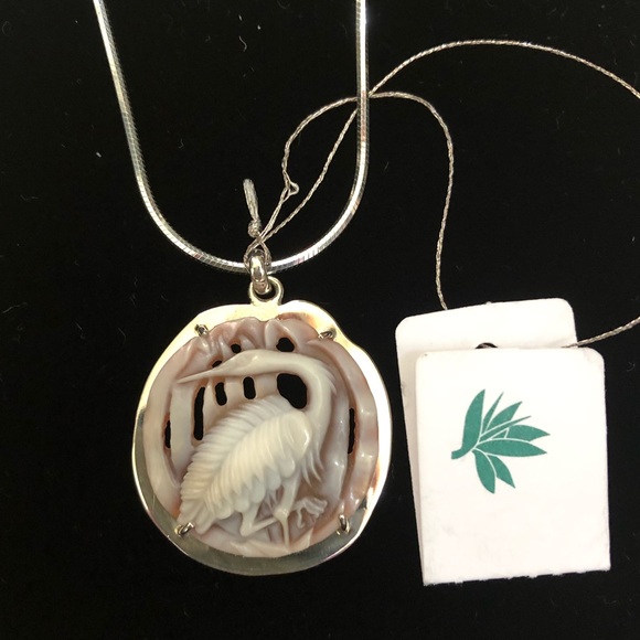 Rainforest Design®️Heron w/grass cameo pendant - Picture 5 of 6